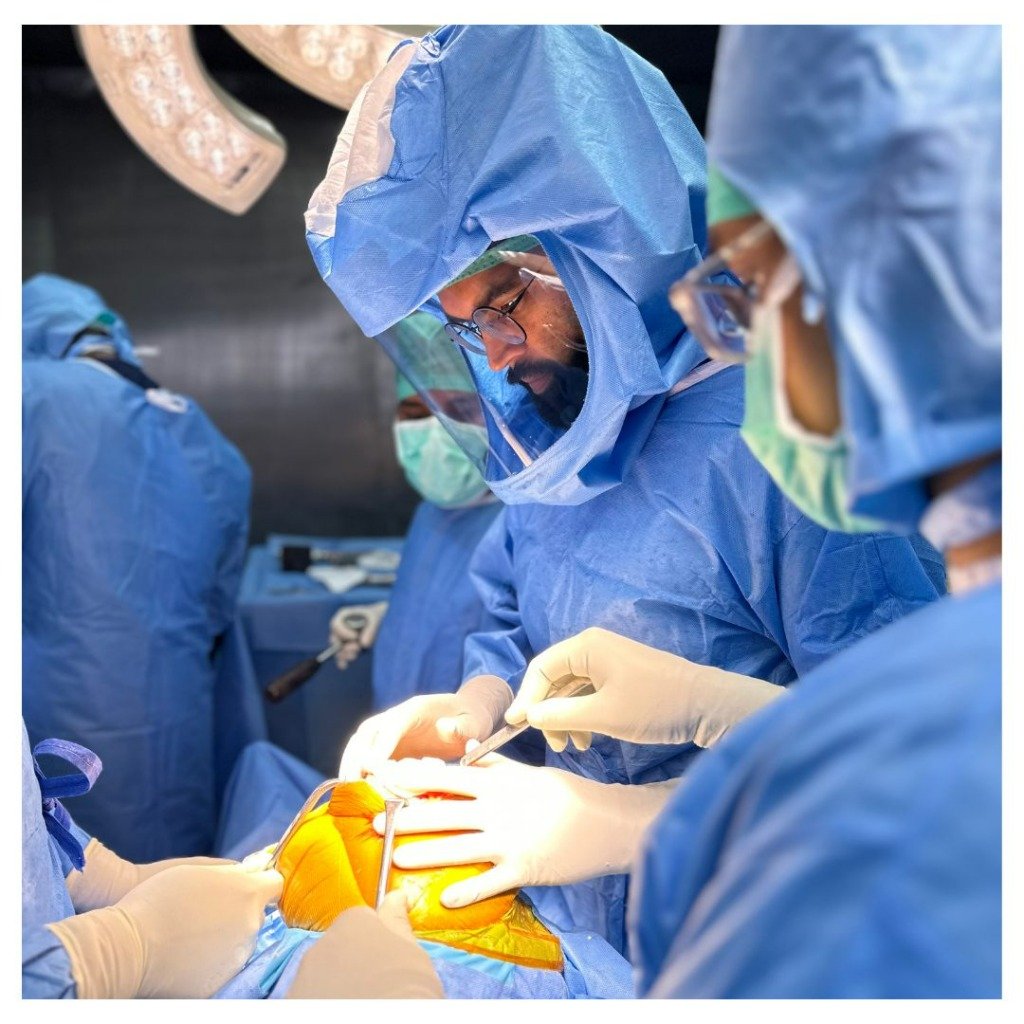 Dr. Vikram Byre performing robotic-assisted knee replacement